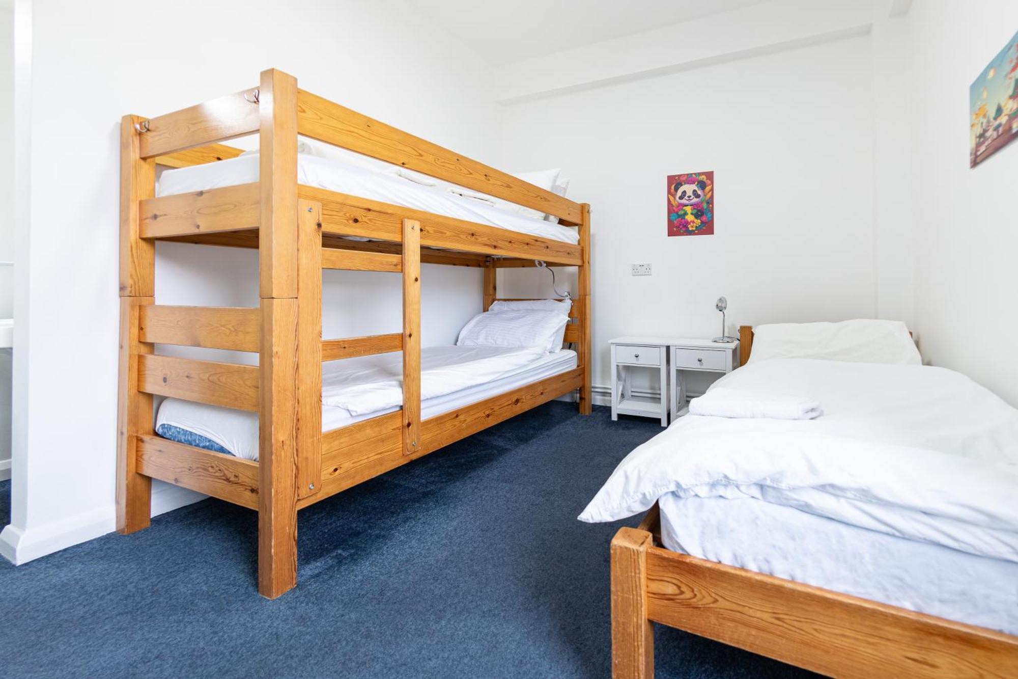 Bett im Frauenschlafsaal mit 3 Betten